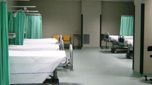 Paziente abbandonato in strada perch&eacute; non pu&ograve; permettersi le cure