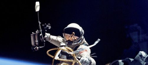 Astronaut performing a spacewalk (Image credit &ndash;Soerfm, Wikimedia Commons)