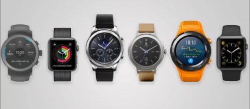 Comparing Smartwaches. - [Tabletguy / YouTube screencap]