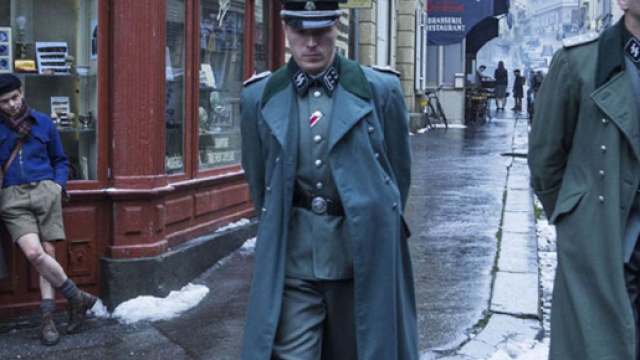 Una scena del film 'Un sacchetto di biglie': il pericolo nella Francia occupata.