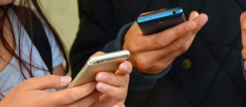 Cuidado com o celular; ele pode prejudicar sua sa&uacute;de. Foto: Pixabay.