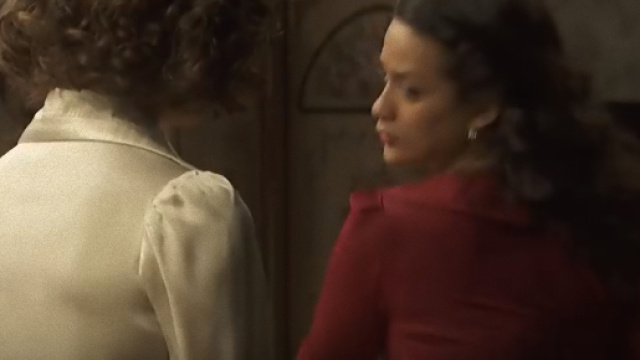 Il Segreto: Lucia aggredisce Camila.