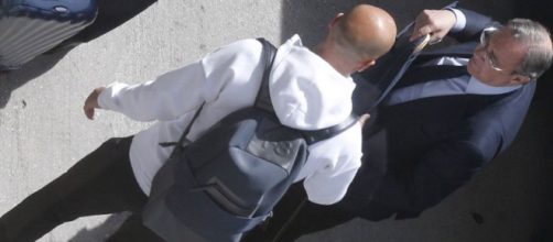 Florentino hablando con Zinedine Zidane