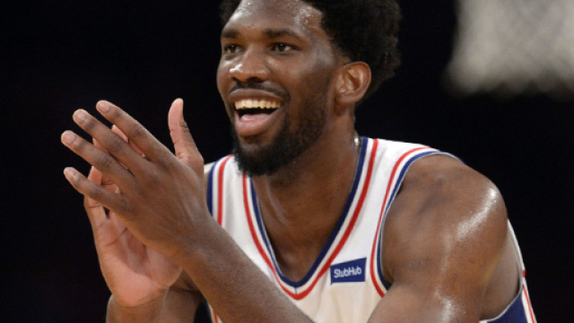 Joel Embiid se chauffe avec le Thunder | Basket USA - basketusa.com