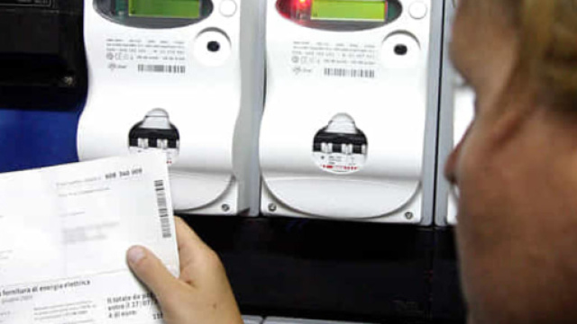 bolletta della luce pi&ugrave; cara e con sorpresa amara