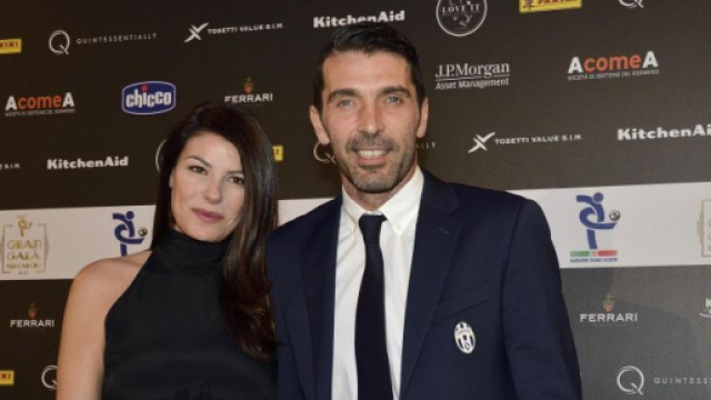 Gigi Buffon e Ilaria D'Amico: baci appassionati in vacanza | PourFemme - pourfemme.it