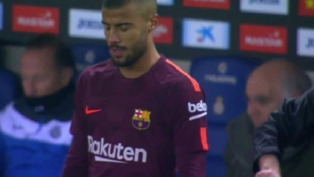 L'ingresso in campo di Rafinha durante Espanyol-Barcellona in Copa del Rey