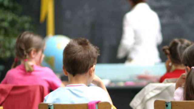 Taranto, maestra picchia e mortifica i bambini in prima elementare ... - fanpage.it