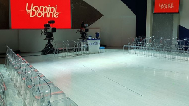Uomini e donne studio trono over
