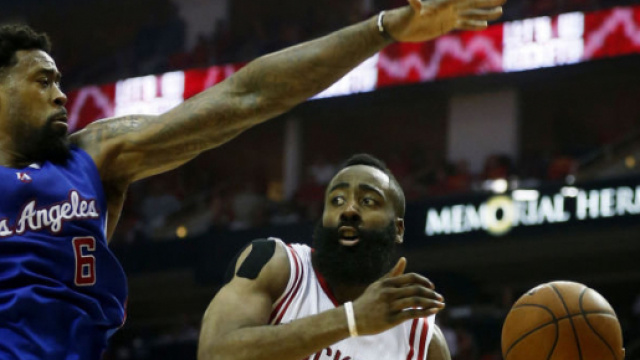 Da sx verso dx: Deandre Jordan (Los Angeles Clippers), James Harden (Houston Rockets)