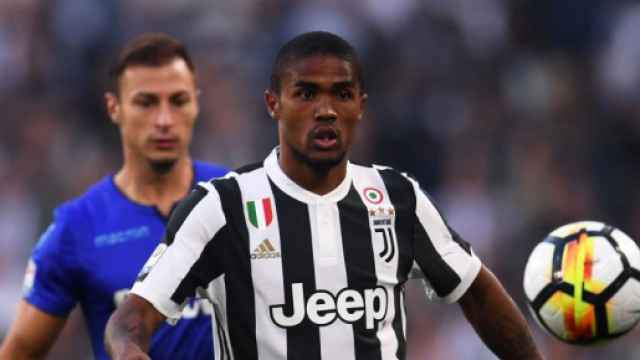 Juventus, Douglas Costa e Bernardeschi in lotta per una maglia da titolare