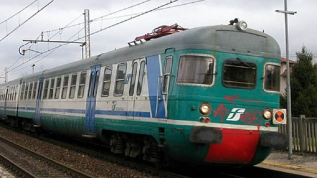 La corsa di un treno regionale