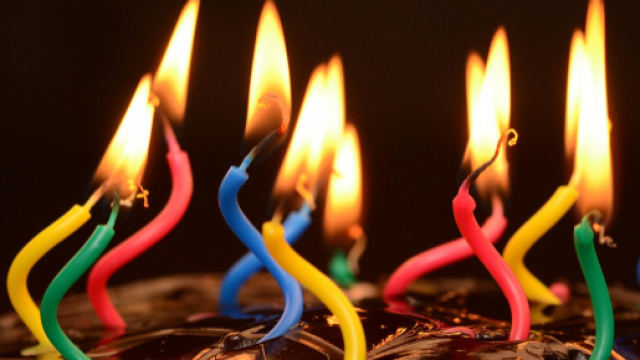 per festeggiare il compleanno del figlio di 12 anni padre regala 2 spogliarelliste