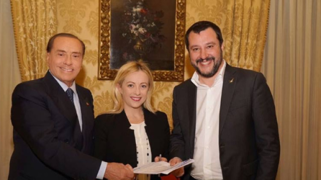Silvio Berlusconi, Giorgia Meloni e Matteo Salvini hanno firmato il programma elettorale