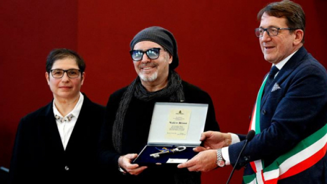 Vasco Rossi ha ricevuto la cittadinanza onoraria di Modena. ( Foto: la pagina Facebook di Vasco )