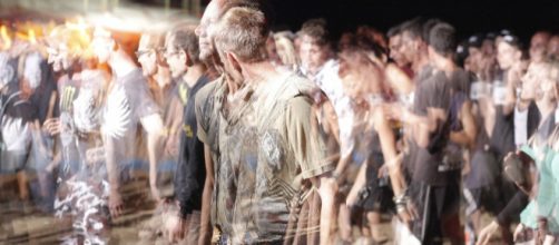 Blessing in publiic. (Image Free-Photos/Pixabay)