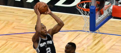 Kawhi Leonard dunks on two defenders of the Orlando Magic - (Image via Jose Garcia/Flickr)