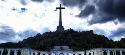 Mar&iacute;a Zurita acude por sorpresa al Valle de los Ca&iacute;dos