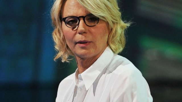 Maria De Filippi irriconoscibile: troppo botox? [FOTO] - Velvet ... - velvetgossip.it