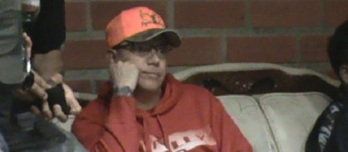 Jhon Jairo 'Popeye' no momento que policiais invadem festa. (Foto Reprodu&ccedil;&atilde;o).