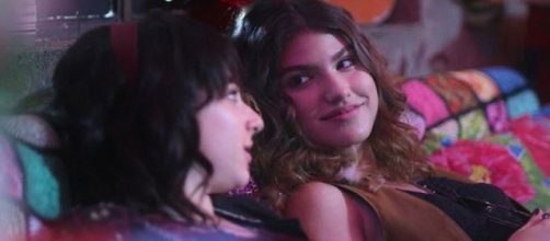 Lica (Manoela Aliperti) e Samantha (Giovanna Grigio) ir&atilde;o fazer sexo na trama. (Foto Reprodu&ccedil;&atilde;o).