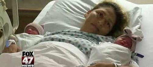 Twins born in different years [Image: Fox 47 News/YouTube screenshot]