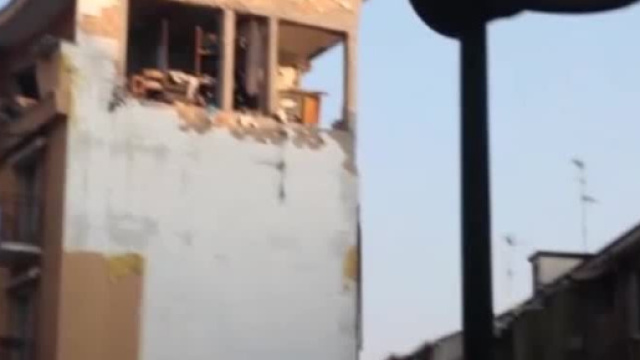 evacuata palazzina, sono stati ritrovati 6 feriti.