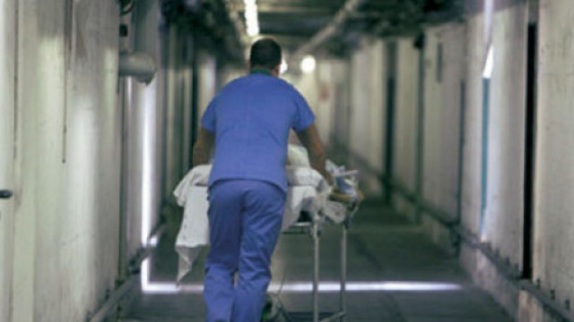 Immigrato si veste da infermiere e tenta di violentare una donna in travaglio. Immagini di repertorio dal web.