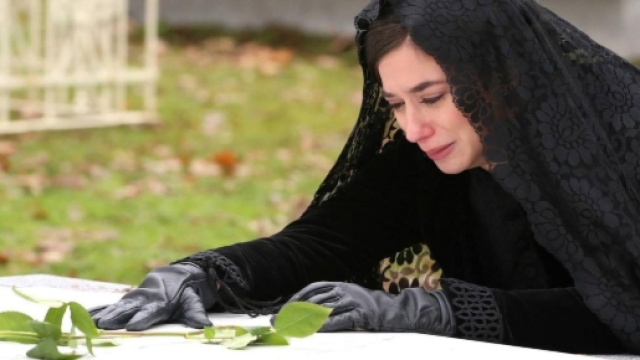 Una Vita, Teresa vede il fantasma di Mauro... o &egrave; lui?
