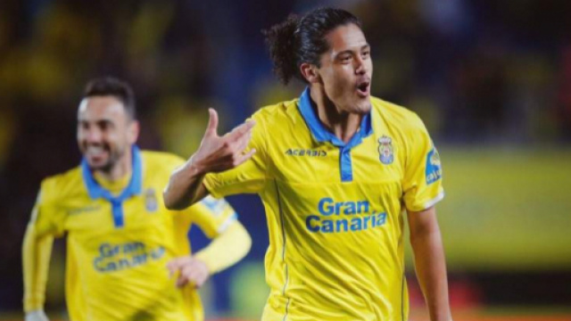 Genoa su Lemos e Iuri Medeiros.