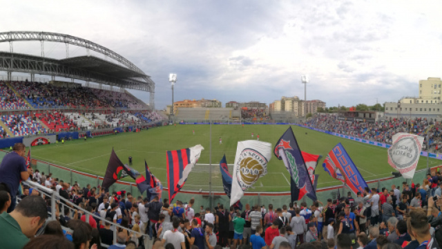 I tifosi della Curva Sud di Crotone