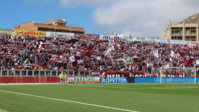 La promozione in serie B: i tifosi del Trapani continuano a crederci