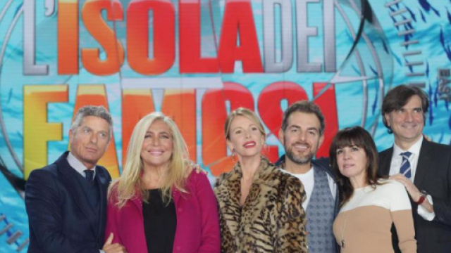 L'isola dei famosi 2018, le prime foto dei protagonisti in studio ... - lapresse.it