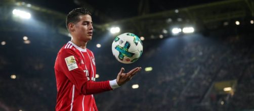 James Rodriguez acercandose al corner