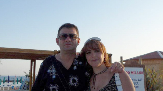 A Cava dei Tirreni Salvatore Siani ha ucciso la moglie Nunzia Maiorano in presenza del figlio e della suocera