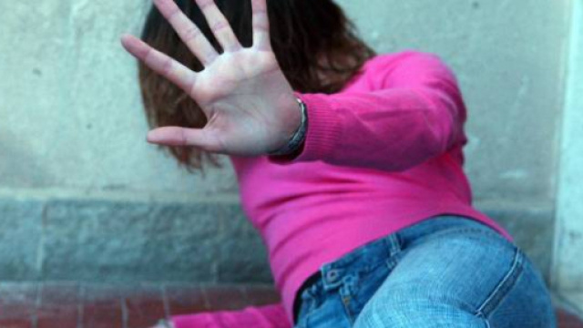 Abusi sessuali denunciati con un tema in classe