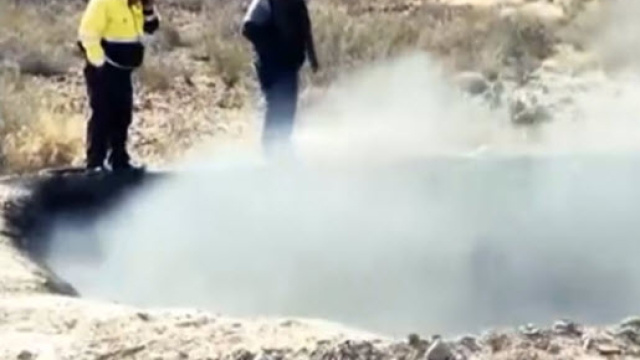 Il cratere fumante comparso in Messico