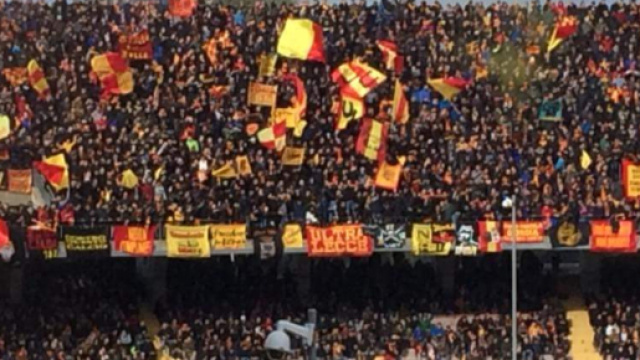 La tifoseria giallorossa ieri al Via del mare.
