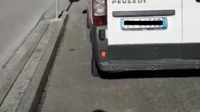 Piste ciclabili come parcheggio, la denuncia video di De Marchi