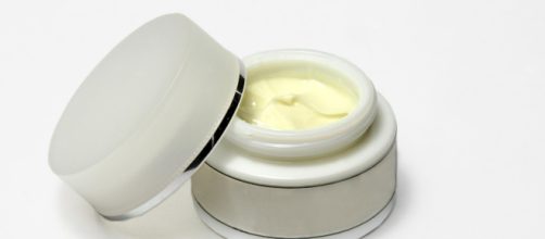 Este s&eacute;rum espec&iacute;fico est&aacute; indicado para disipar las primeras arrugas y revitalizar la piel joven