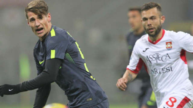 Inter, offerta importante per l'attacco: in difesa c'&egrave; l'addio sorprendente