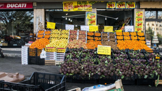 Frutta e verdura dei bengalesi con lo zampino della camorra