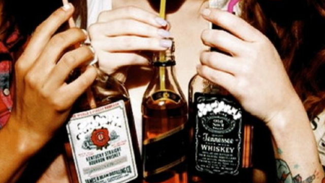 Ha bevuto superalcolici a scuola una studentessa 15enne del Russell a Roma, finita in coma etilico.