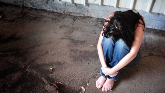 Professore indagato per violenza sessuale.