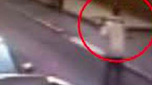 Uomo con spranga (Libero quotidiano)