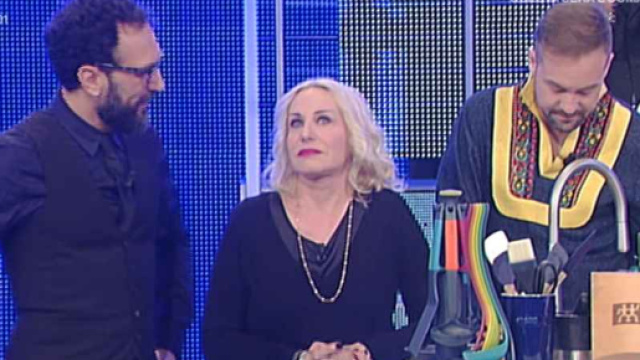 Antonella Clerici in lacrime da Costanzo