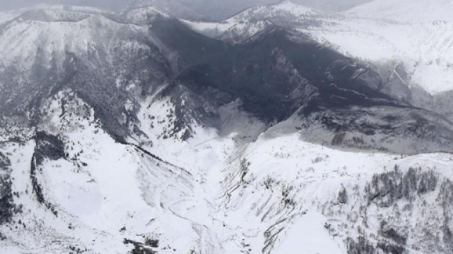 Giappone, l'eruzione del vulcano