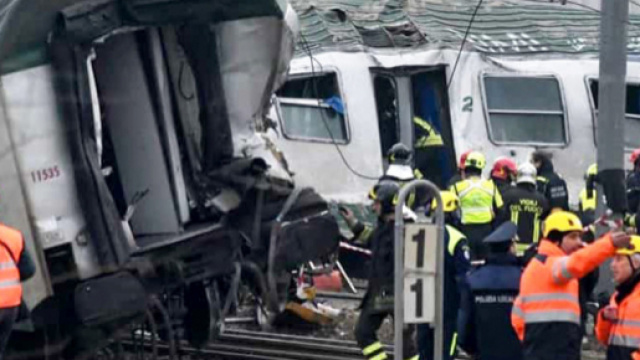 Treno deragliato, tre morti e decine di feriti: le possibili cause