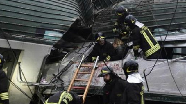 Treno ferrovie trenord deragliato in direzione Milano