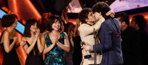 &lsquo;Los Javis&rsquo; protagonizan el momento m&aacute;s emotivo de los Feroz 2018_2 / Foto Gonzalo Arroyo